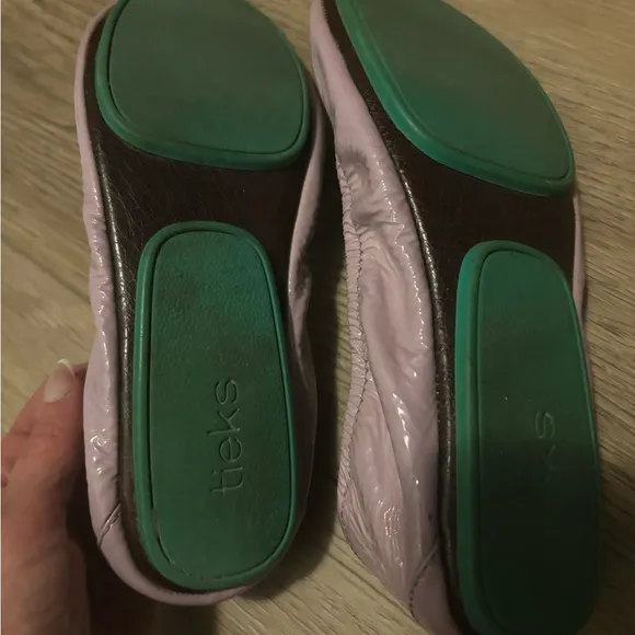 Women's Lavender Purple Tiek Ballet Flats size 7