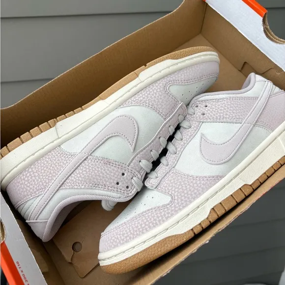 Women’s Nike Platinum Violet Dunk Size 8.5