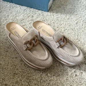 Women's shoes - Cream and Tan