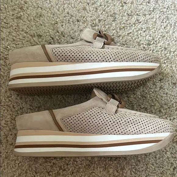 Women's shoes - Cream and Tan