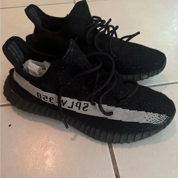 Yeezy Boost 350 v2 low oreo mens sneakers