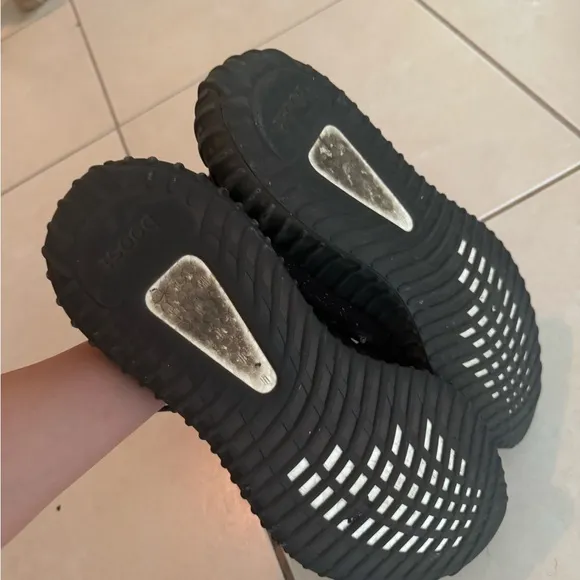 Yeezy Boost 350 v2 low oreo mens sneakers