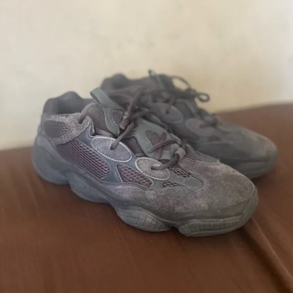 Yeezy Gray Sneakers with Chunky Design and adiPRENE Cushioning