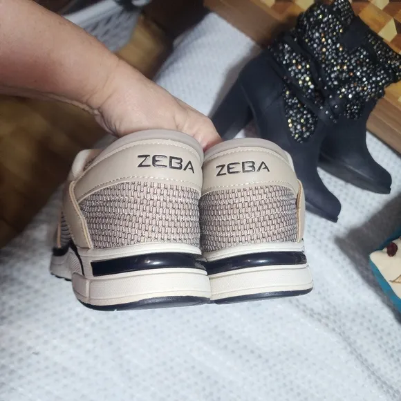 ZEBRA EUC WOMENS SZ 8 SNEAKER SHOES