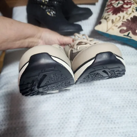 ZEBRA EUC WOMENS SZ 8 SNEAKER SHOES