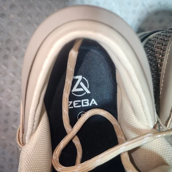 ZEBRA EUC WOMENS SZ 8 SNEAKER SHOES